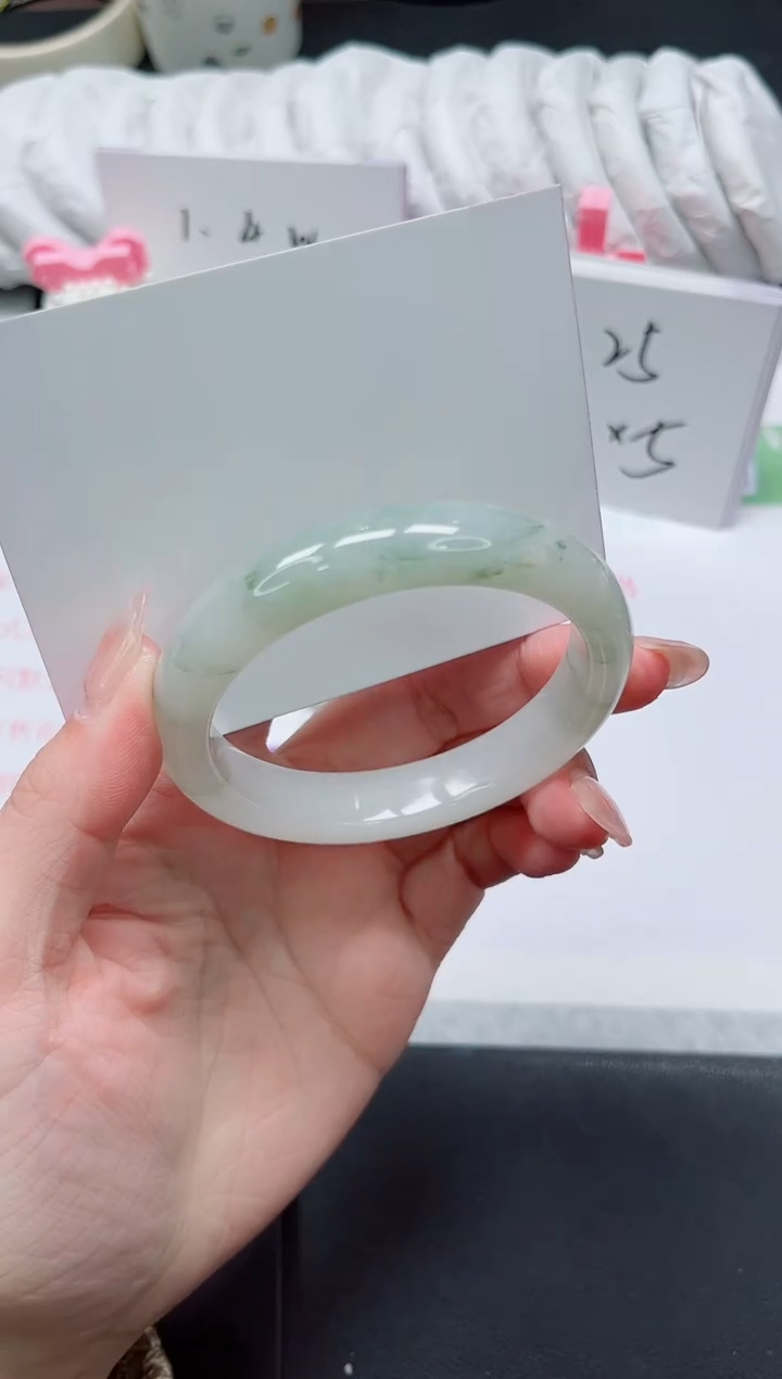 【闪购商品】石英质玉手镯未镶嵌324