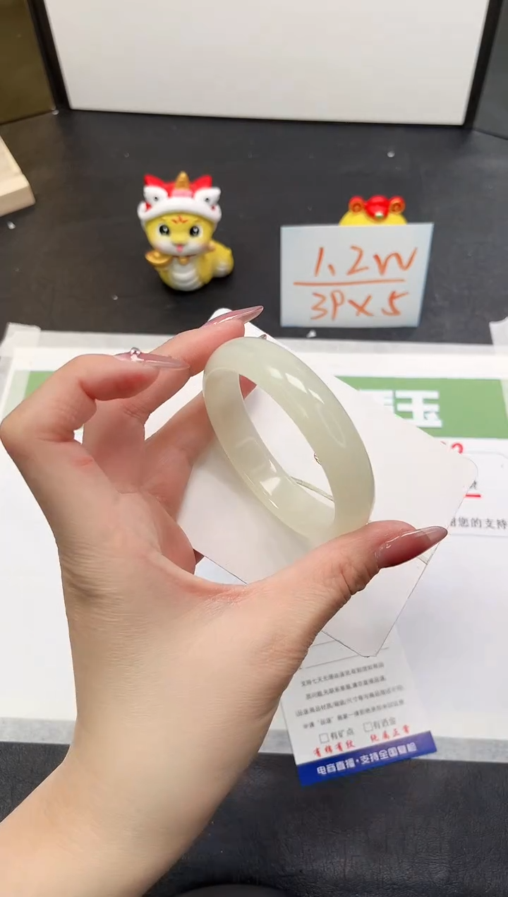 【闪购商品】石英质玉手镯未镶嵌300-56.6