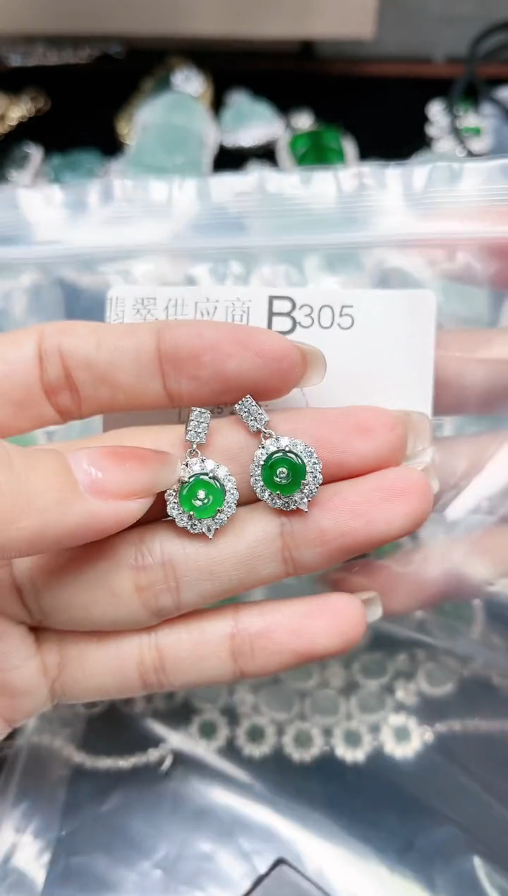 【闪购商品】翡翠颈饰未镶嵌305赠皮绳