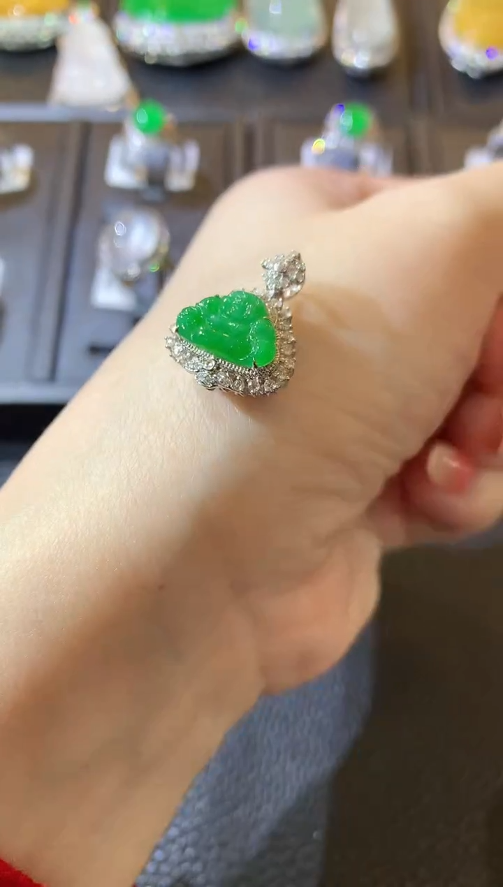 【闪购商品】翡翠吊坠(不含链)18K金镶嵌A57