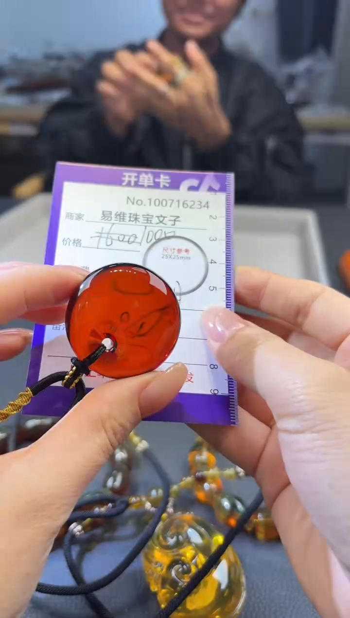 琥珀颈饰未镶嵌100716234随机发仅一件