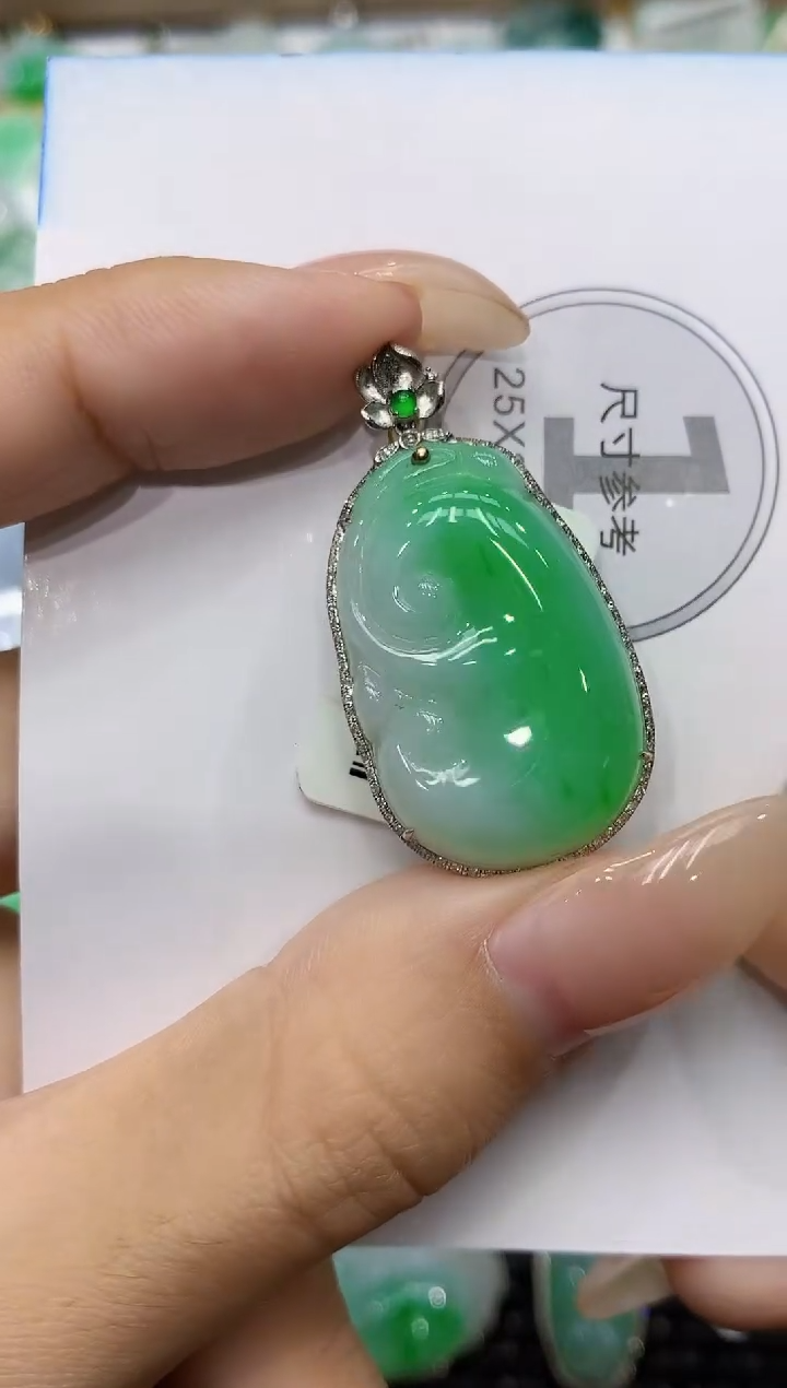 颈饰18K金镶嵌翡翠111111111111