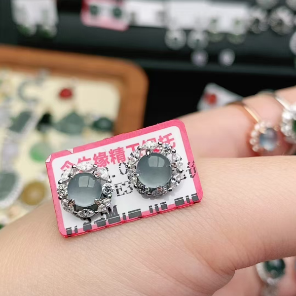 鑫辰珠宝银镶嵌设计款尚百搭耳饰