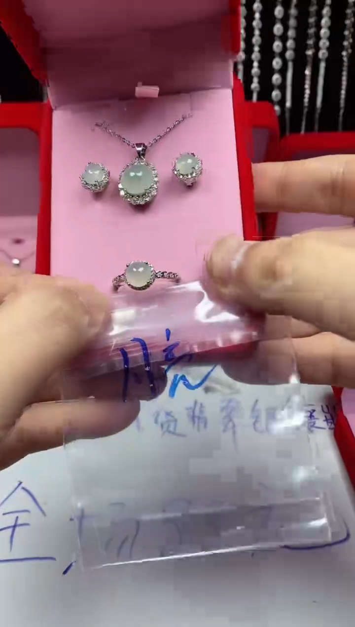 未镶嵌戒指翡翠月*翡翠吊坠