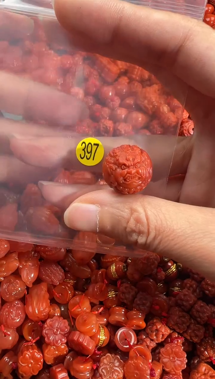 南红玛瑙未镶嵌颈饰1