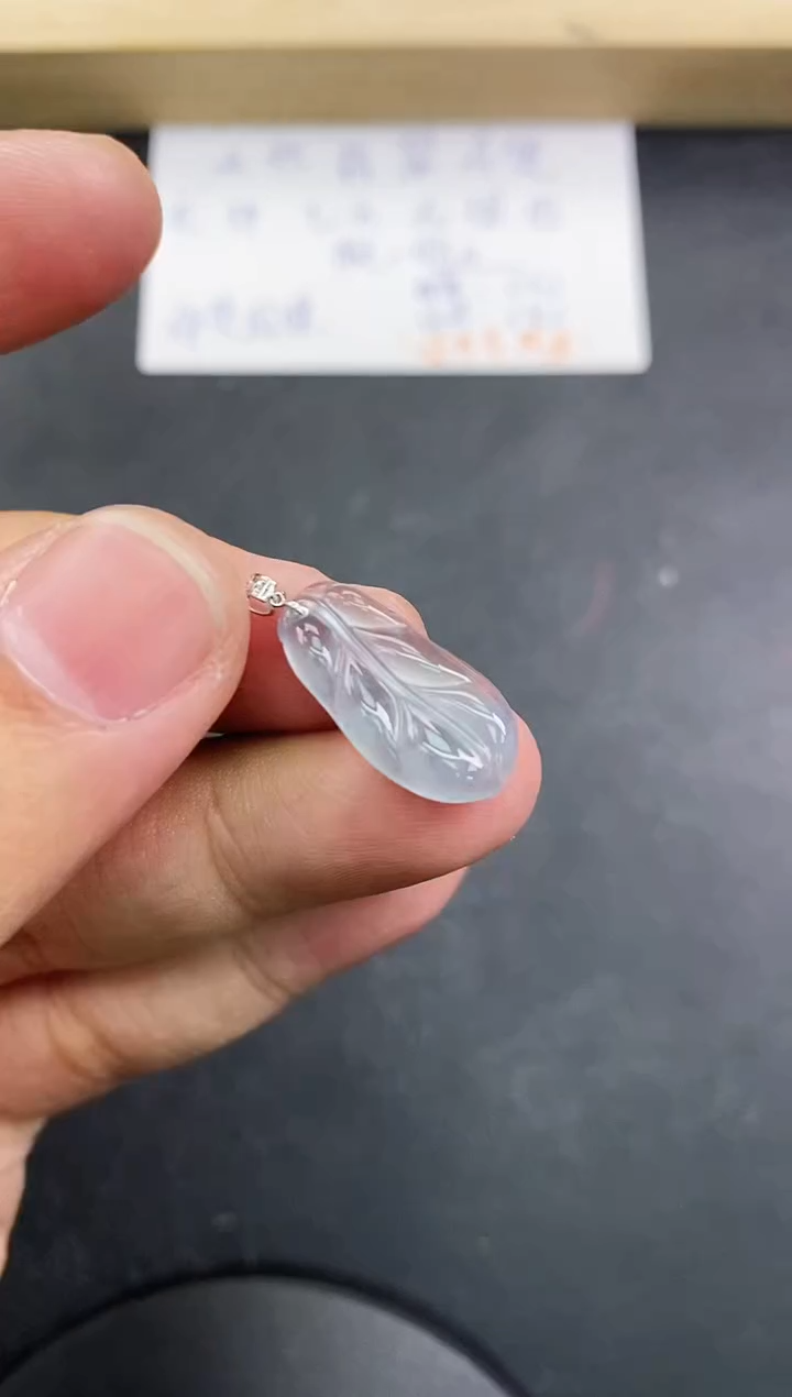 【闪购商品】翡翠颈饰18K金镶嵌天然翡翠A货赠皮绳