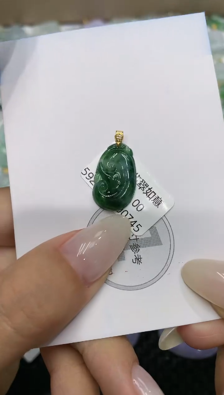 颈饰18K金镶嵌翡翠111111111111