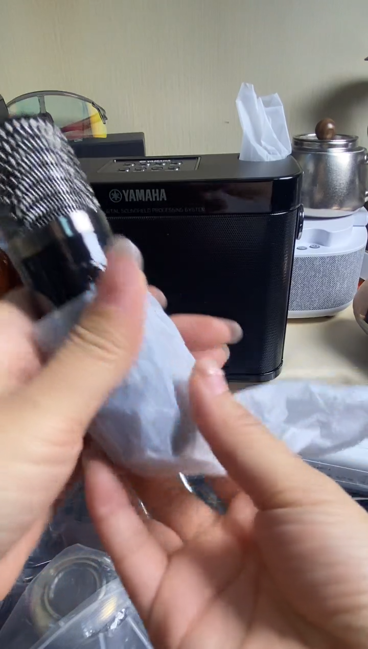 行*黑色唱歌带麦克