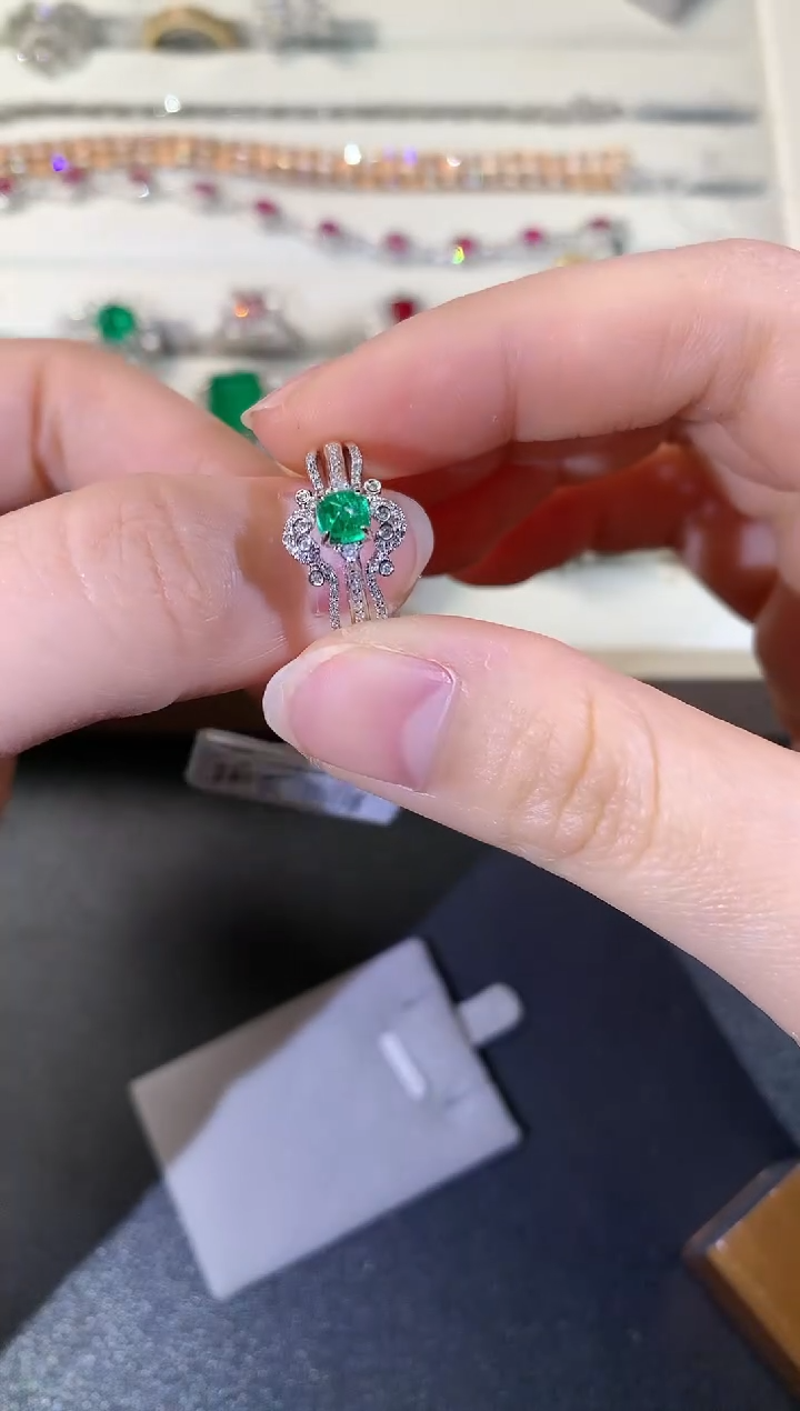 【闪购商品】祖母绿戒指18K金镶嵌R353|4800