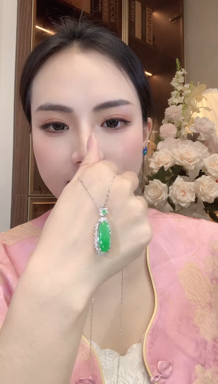 【闪购商品】翡翠吊坠(不含链)18K金镶嵌A76