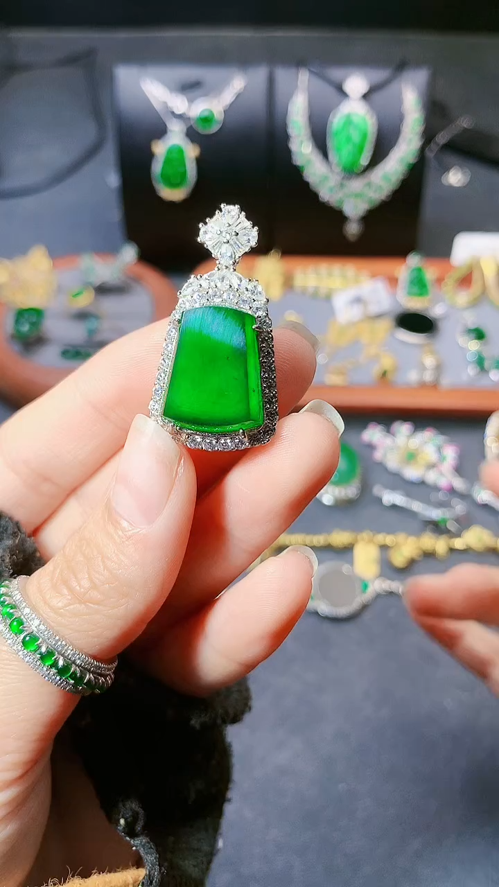 【闪购商品】翡翠吊坠(赠链)银S925镶嵌吊坠