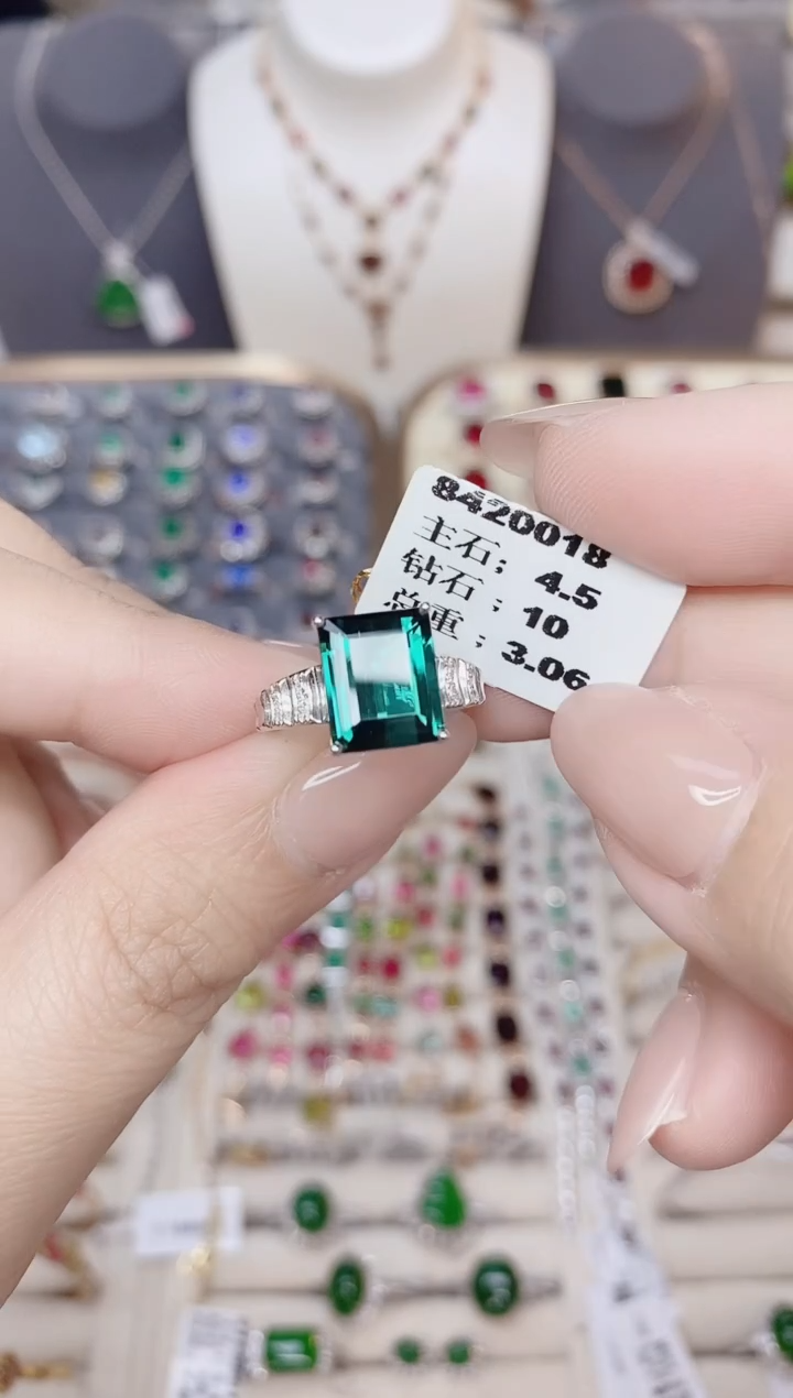 18K金镶嵌碧玺戒指碧玺4.5CT