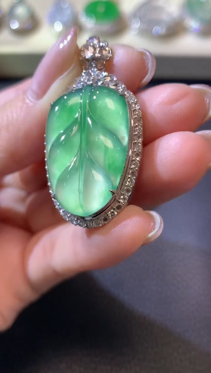 【闪购商品】翡翠吊坠(不含链)18K金镶嵌C58