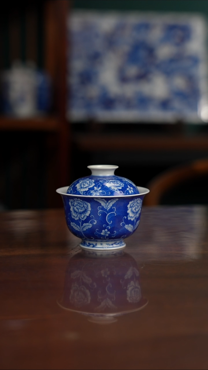 陈*贵柴窑青花牡丹花盖碗