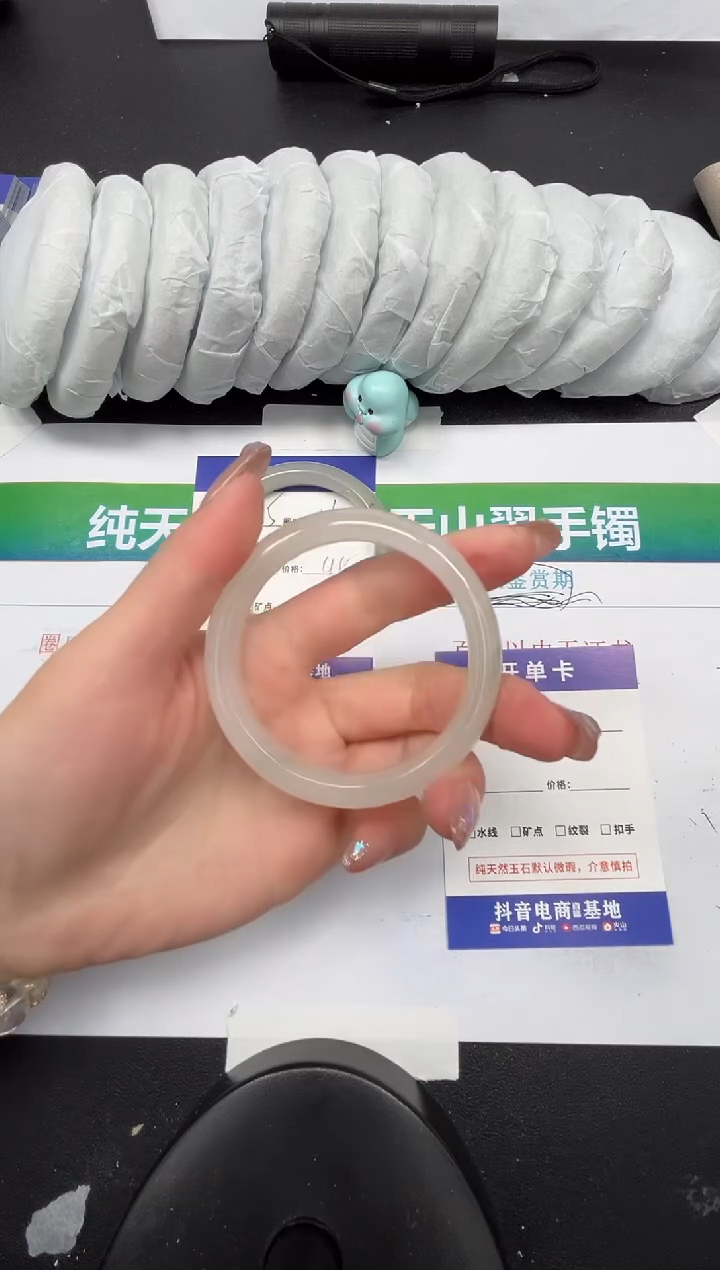 【闪购商品】石英质玉手镯未镶嵌236-53.6