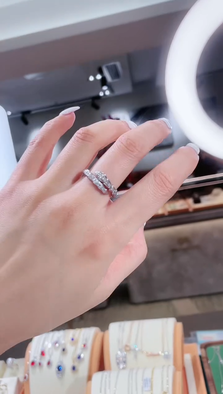 【闪购商品】钻石戒指/指环18K金镶嵌戒指