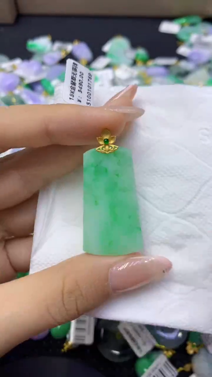 颈饰18K金镶嵌翡翠天然缅甸翡翠A货