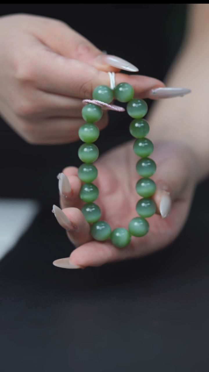 未镶嵌手串和田玉一线绿猫 卡12mm HA00597