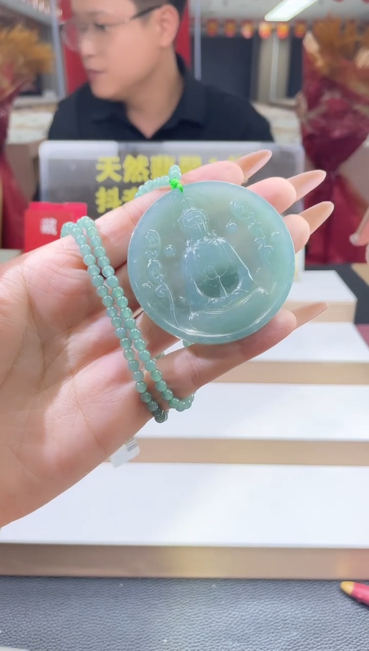 翡翠未镶嵌颈饰多样性发其一