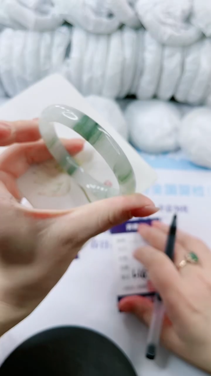 【闪购商品】石英质玉手镯未镶嵌多样性发货L167