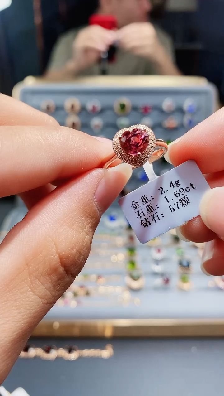 碧玺戒指18K金镶嵌1.69.