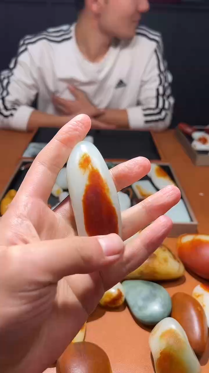 未镶嵌和田玉把件发***。和田玉