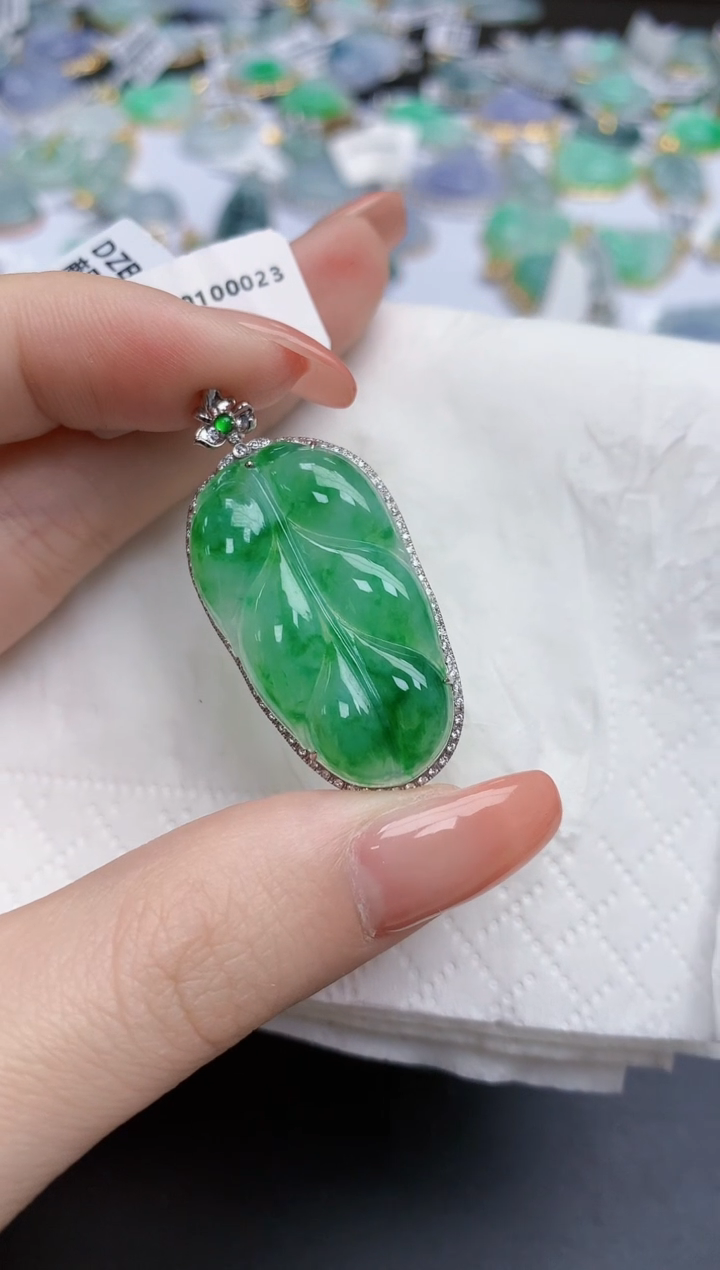 【闪购商品】翡翠颈饰18K金镶嵌天然缅甸翡翠A货