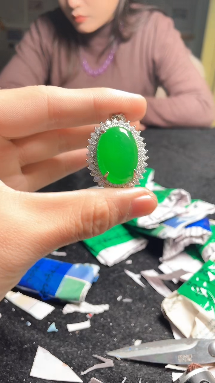 猛子收货蛋面吊坠