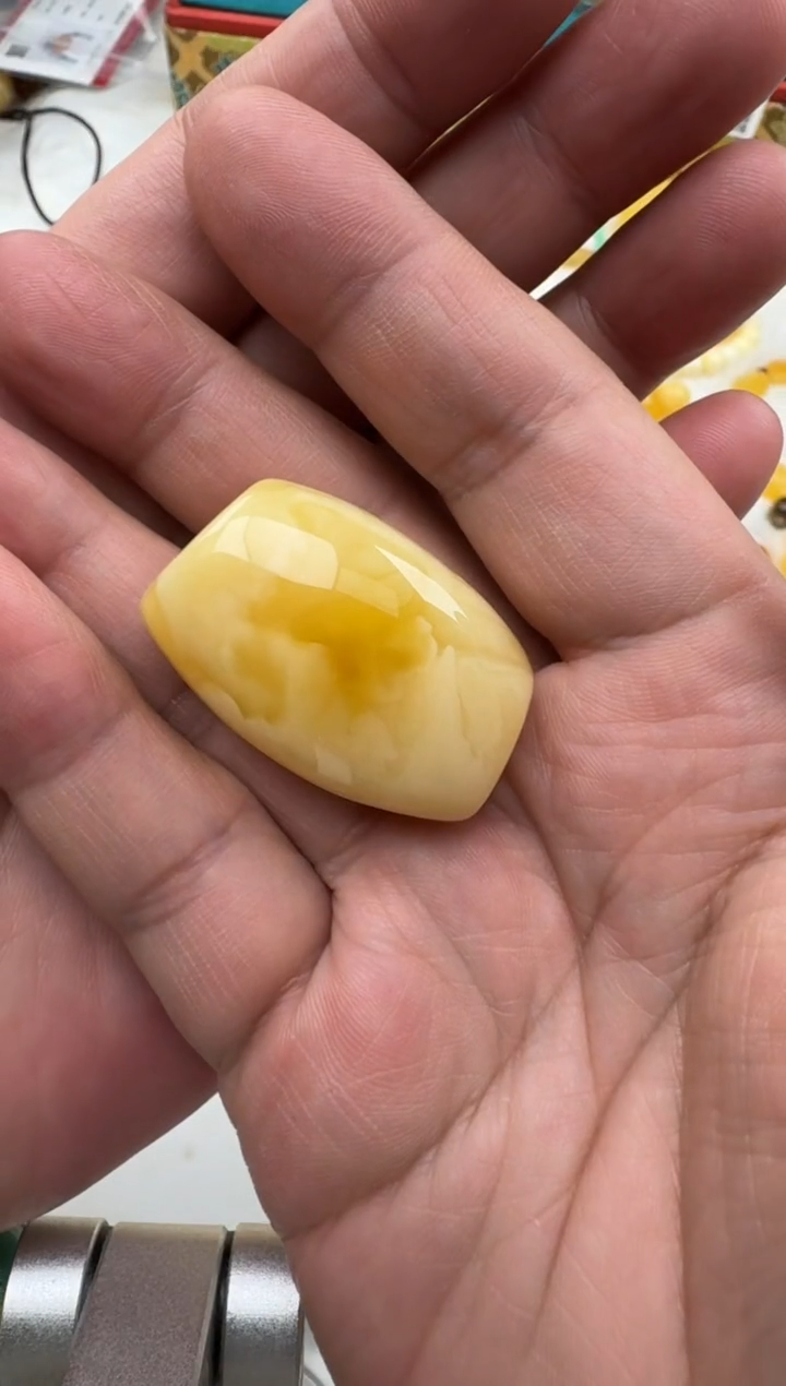 琥珀未镶嵌珠宝奇石12.8克XD1184