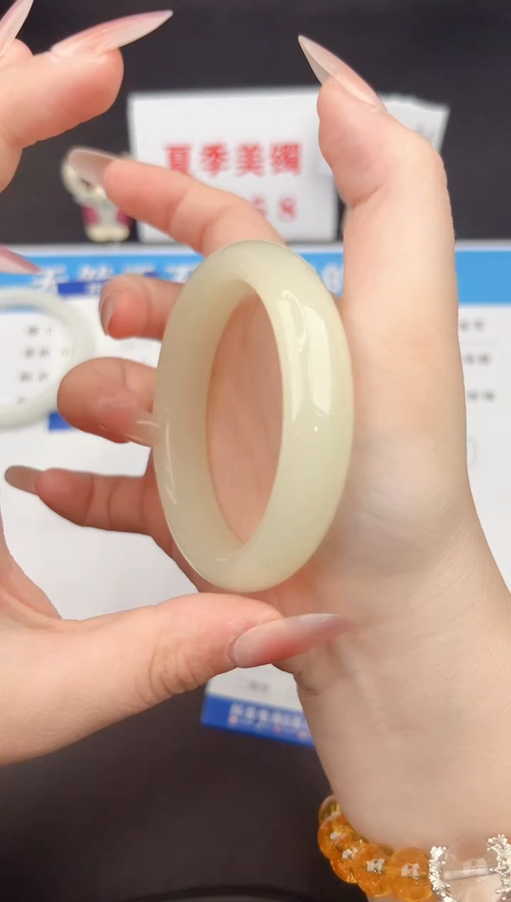 石英质玉手镯未镶嵌150