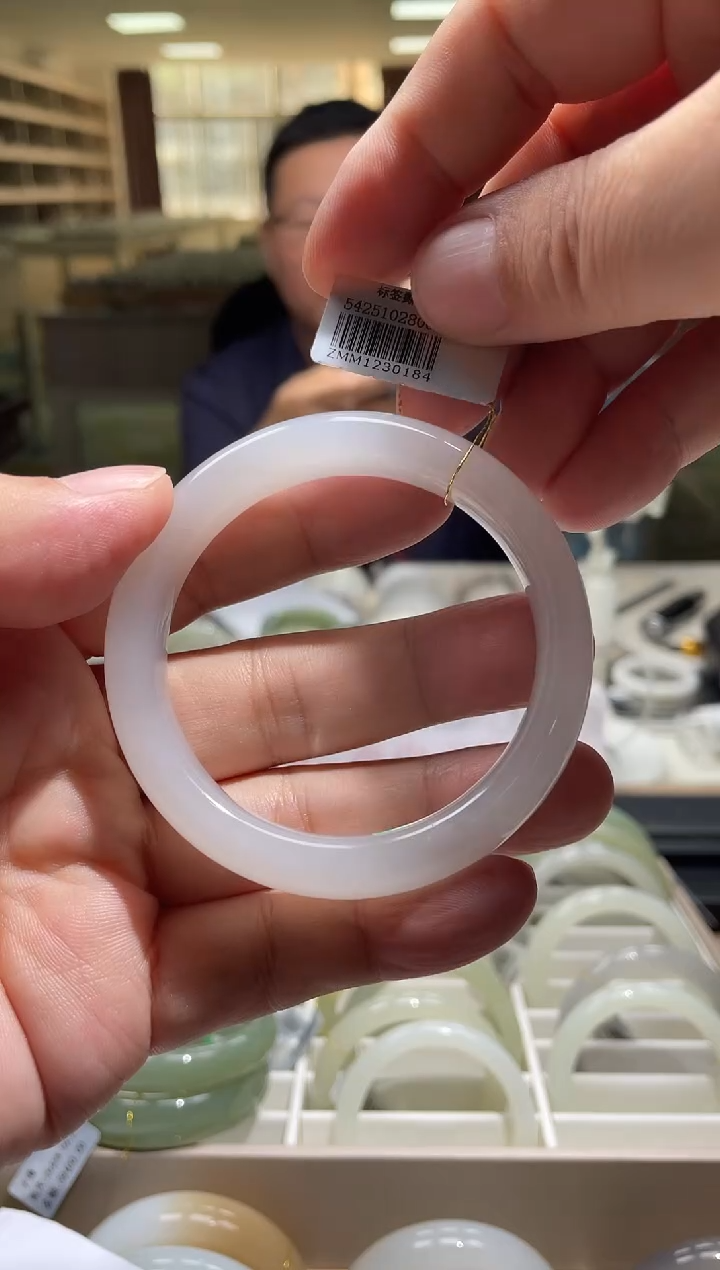 未镶嵌手镯和田玉57圈口 0184