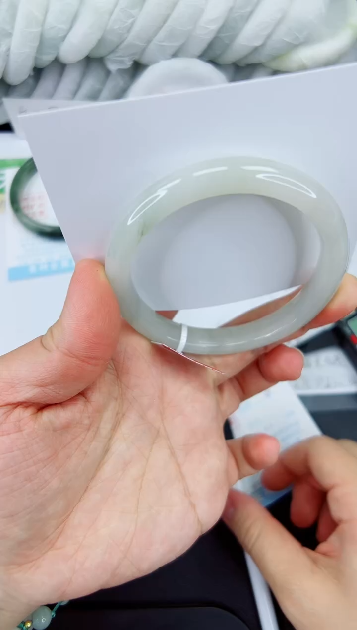 【闪购商品】石英质玉手镯未镶嵌333-59.6