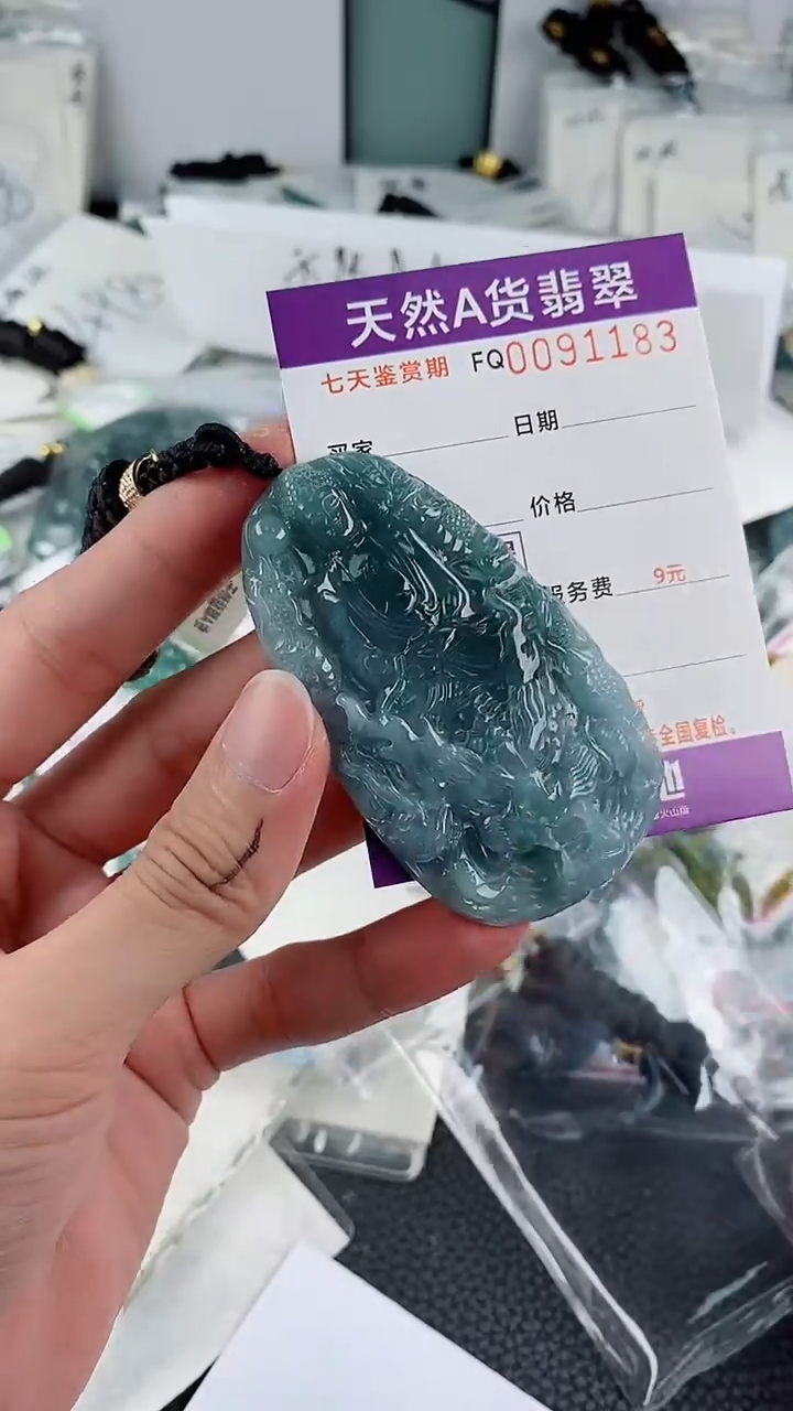 翡翠未镶嵌颈饰              