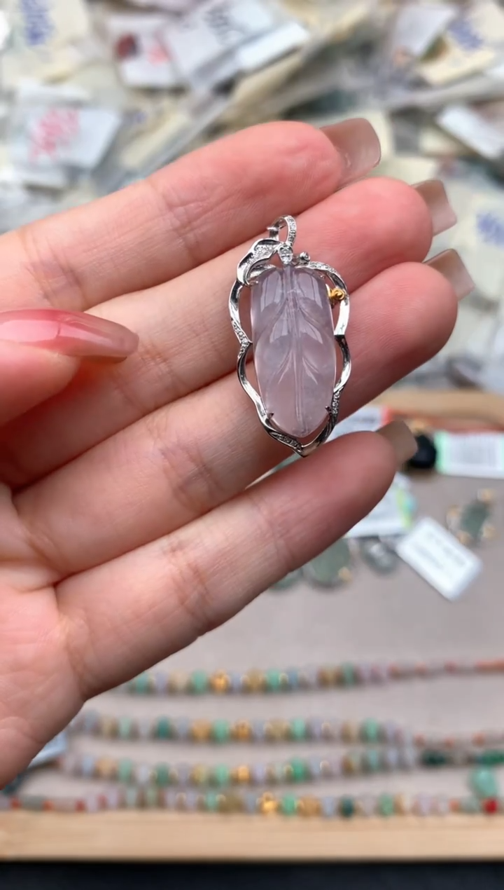 18K金镶嵌挂件翡翠一