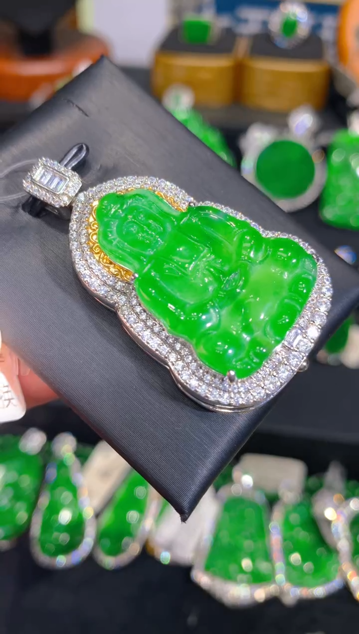 【闪购商品】翡翠颈饰未镶嵌66一季