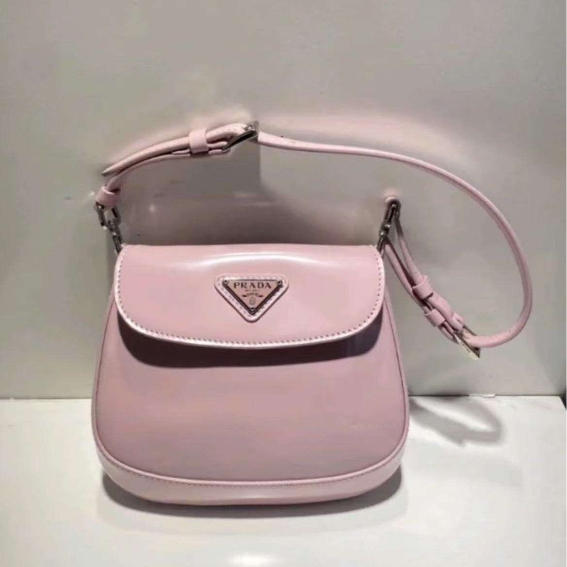 99新 Prada/普拉达 普拉达Cleo腋下包  樱花粉 闲置99新 仙女神器
