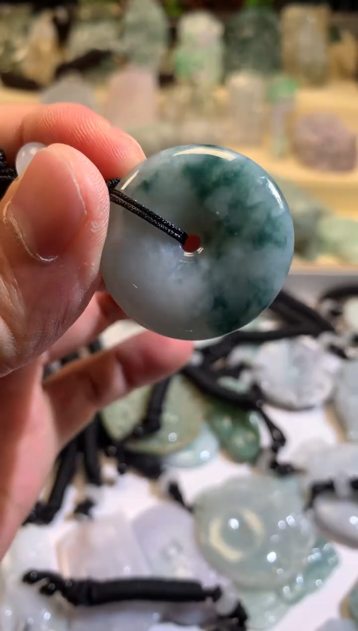 翡翠未镶嵌颈饰5/26/076