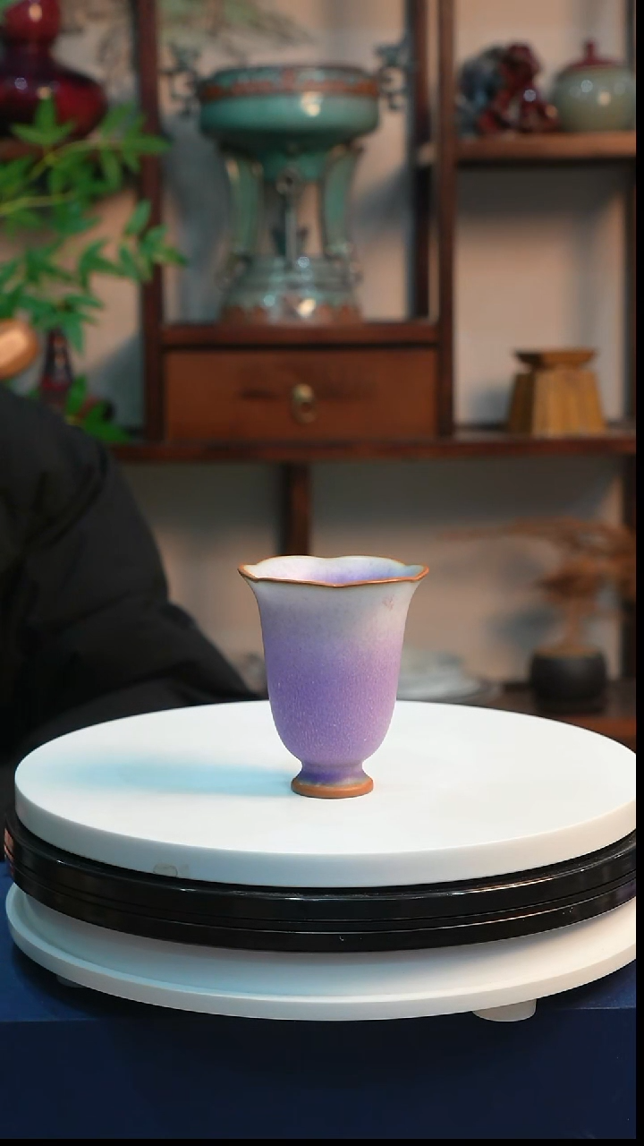 钧瓷香芋紫花瓣杯