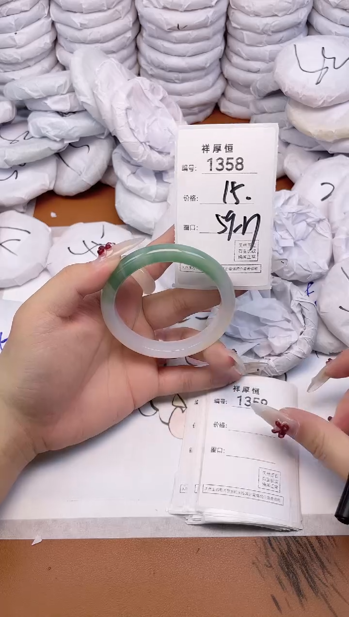 玛瑙/玉髓手镯未镶嵌1358