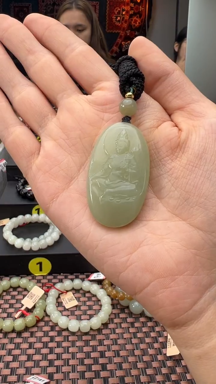 吊坠(赠链)未镶嵌和田玉黄口吊坠