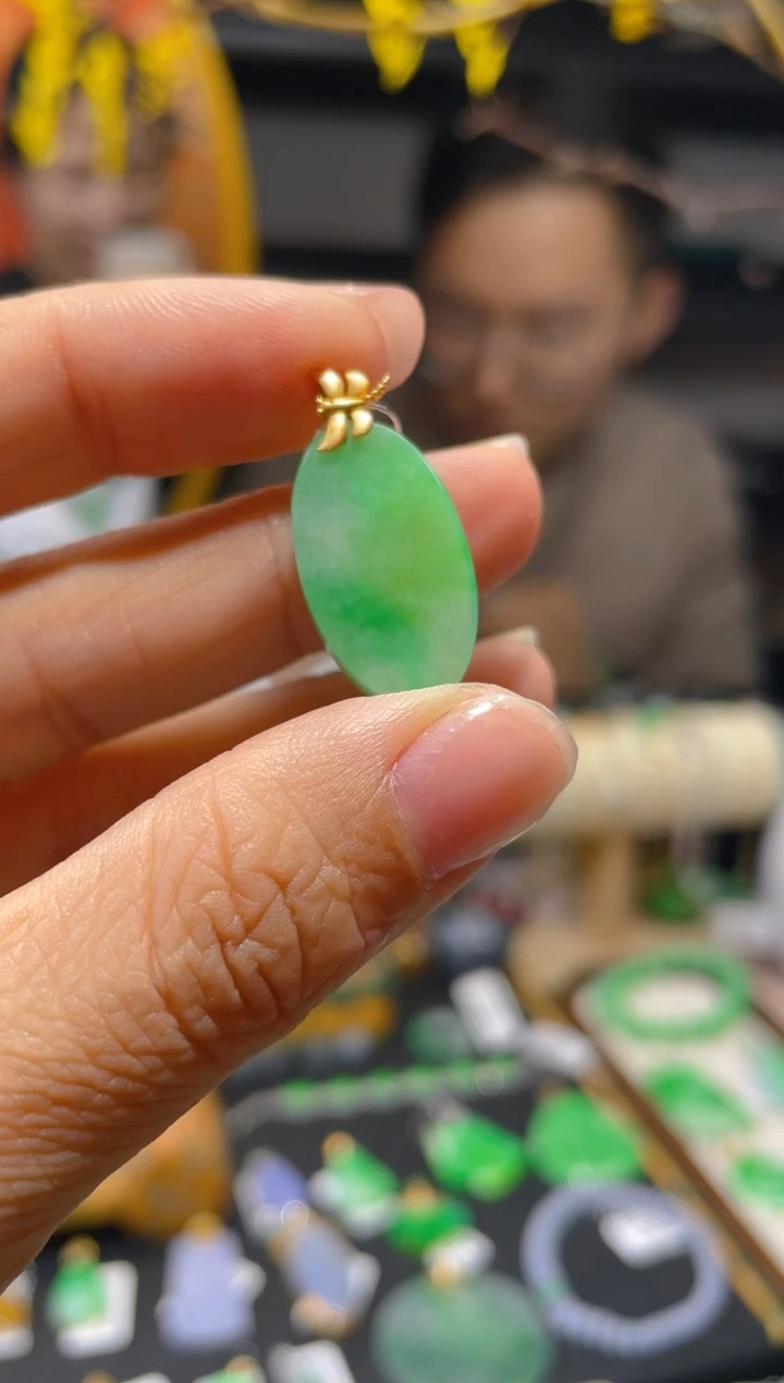 【闪购商品】翡翠颈饰18K金镶嵌假一赔三