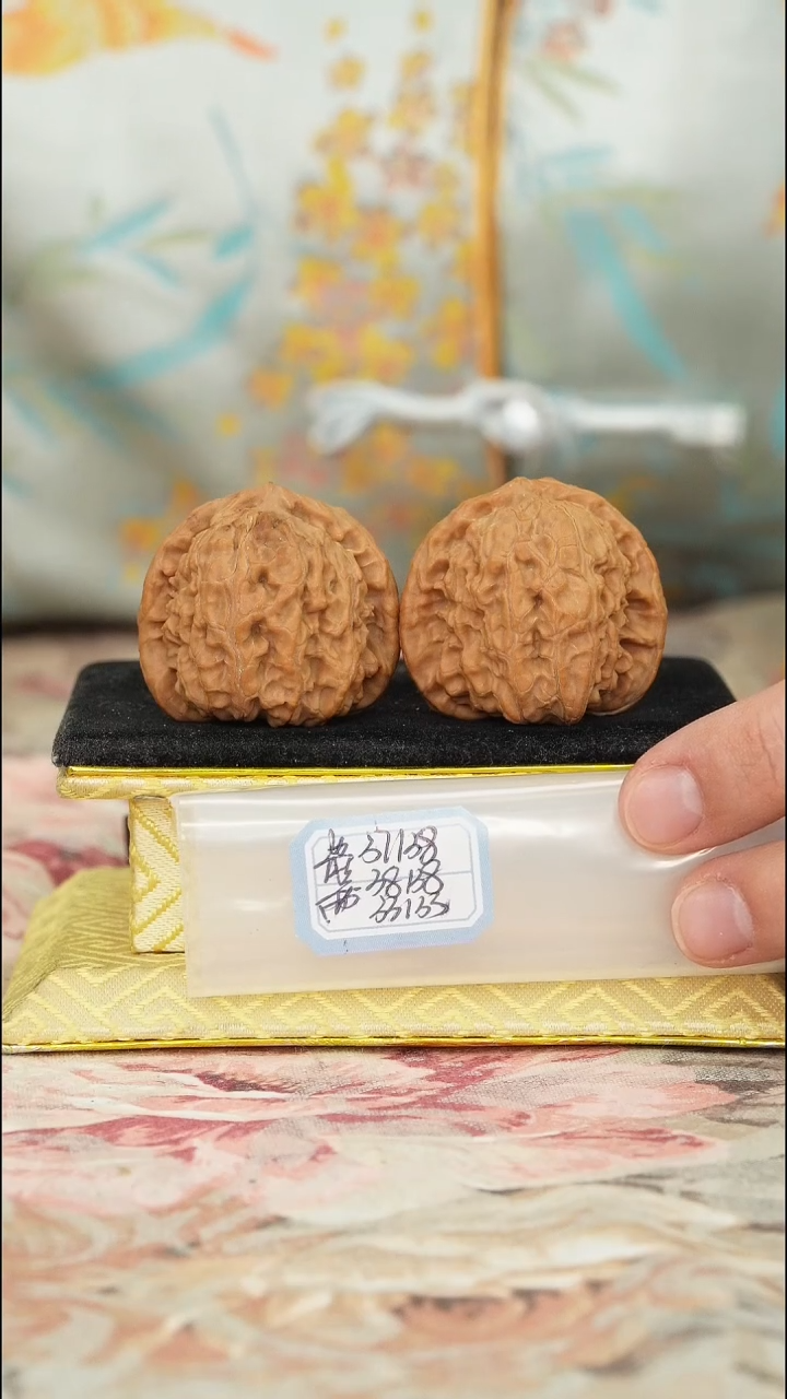 【闪购商品】文玩核桃把件白狮子