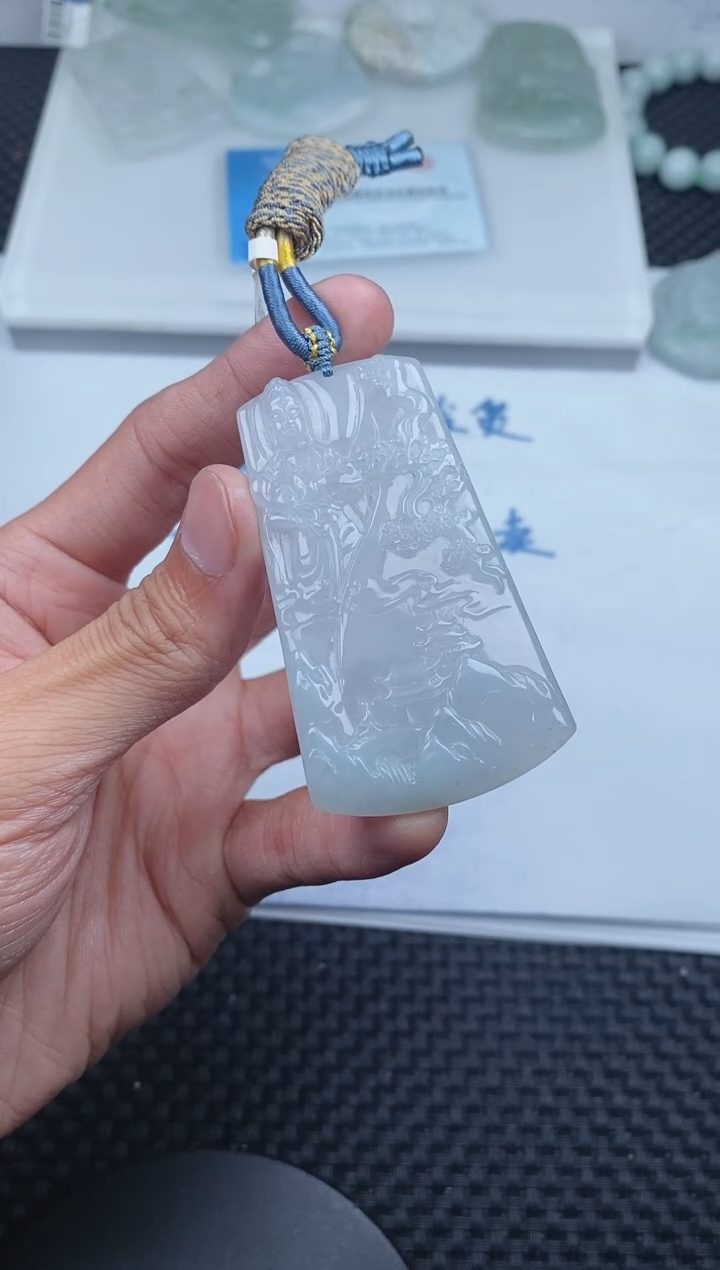 翡翠未镶嵌颈饰       71