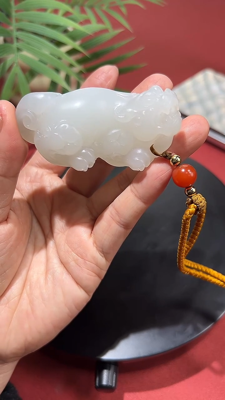 未镶嵌和田玉把件和田玉貔貅手把件09