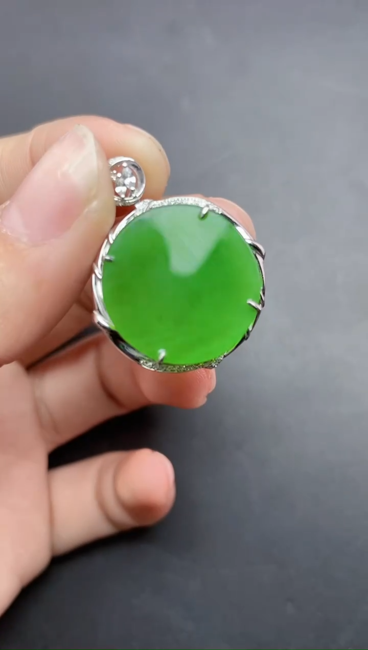 【闪购商品】和田玉吊坠18K金镶嵌苹果绿圆牌吊坠