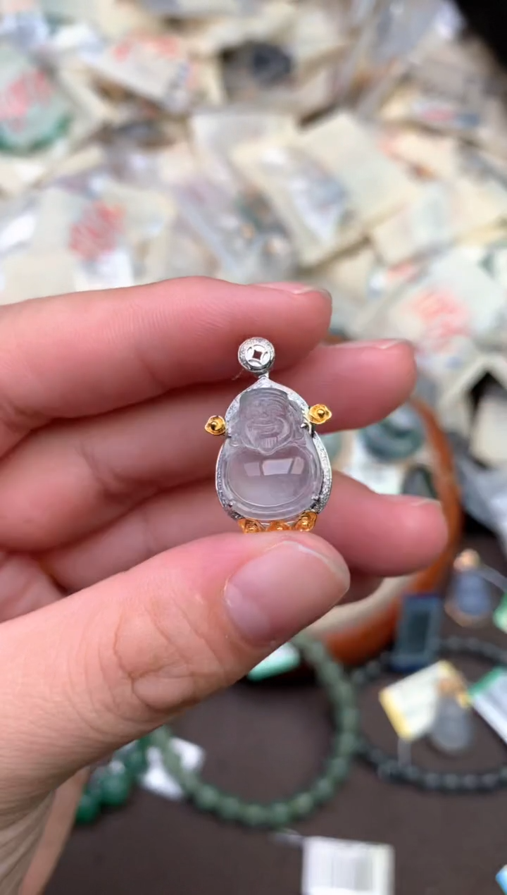 18K金镶嵌挂件翡翠— 