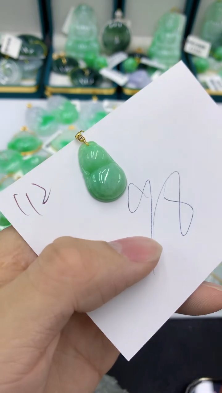 翡翠18K金镶嵌颈饰1111111111