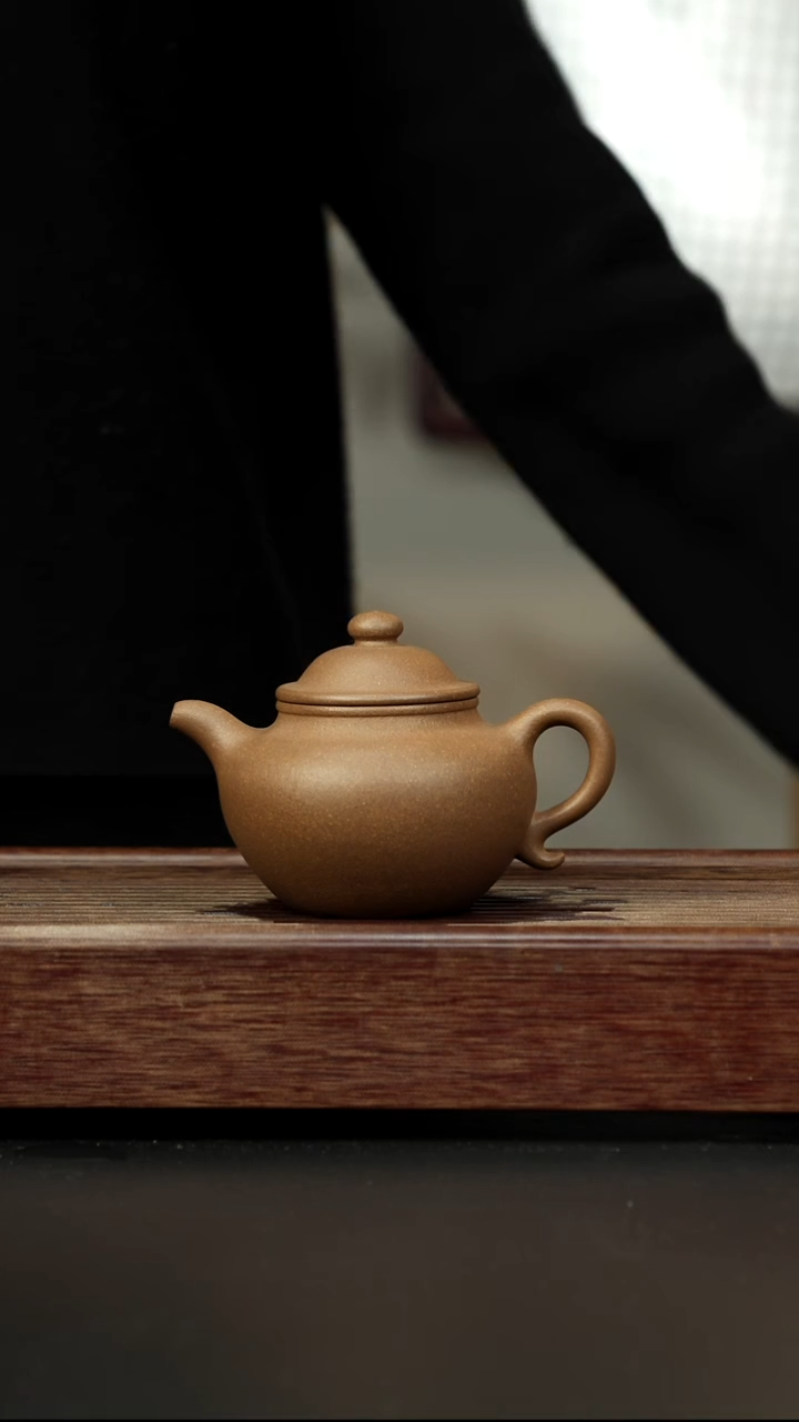 紫砂茶壶芝麻绿 莲子