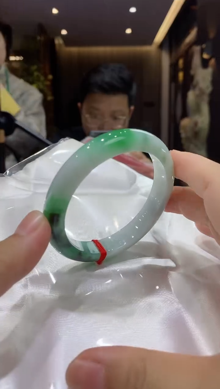 【闪购商品】翡翠手镯未镶嵌2号 圈口58 有裂