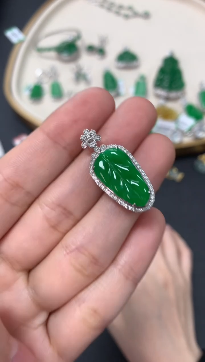 【闪购商品】翡翠吊坠(不含链)18K金镶嵌12800
